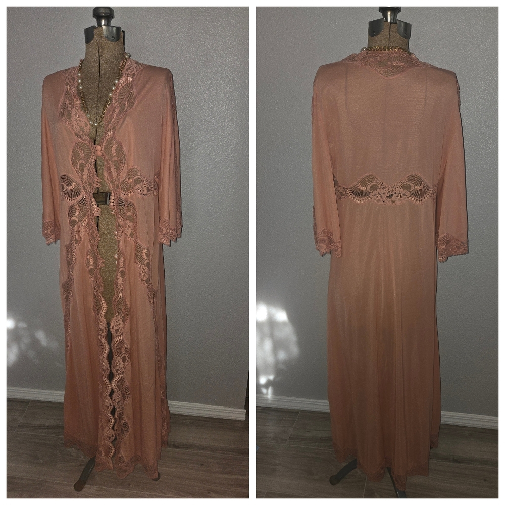Stunning Vintage Long‎ Lingerie Dressing Gown Lace Peach Color